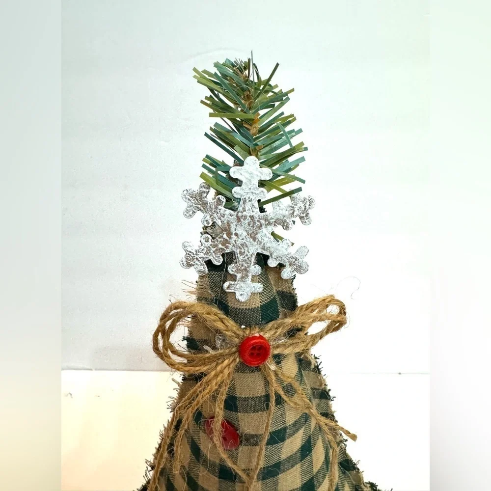 New Handmade OOAK 14.5” Green Plaid Country Christmas Tree w Snowflake